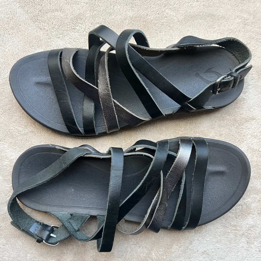 OluKai‎ Awe Awe Women 8 Shadow Black & Pewter Leather Strappy Sandals Comfort